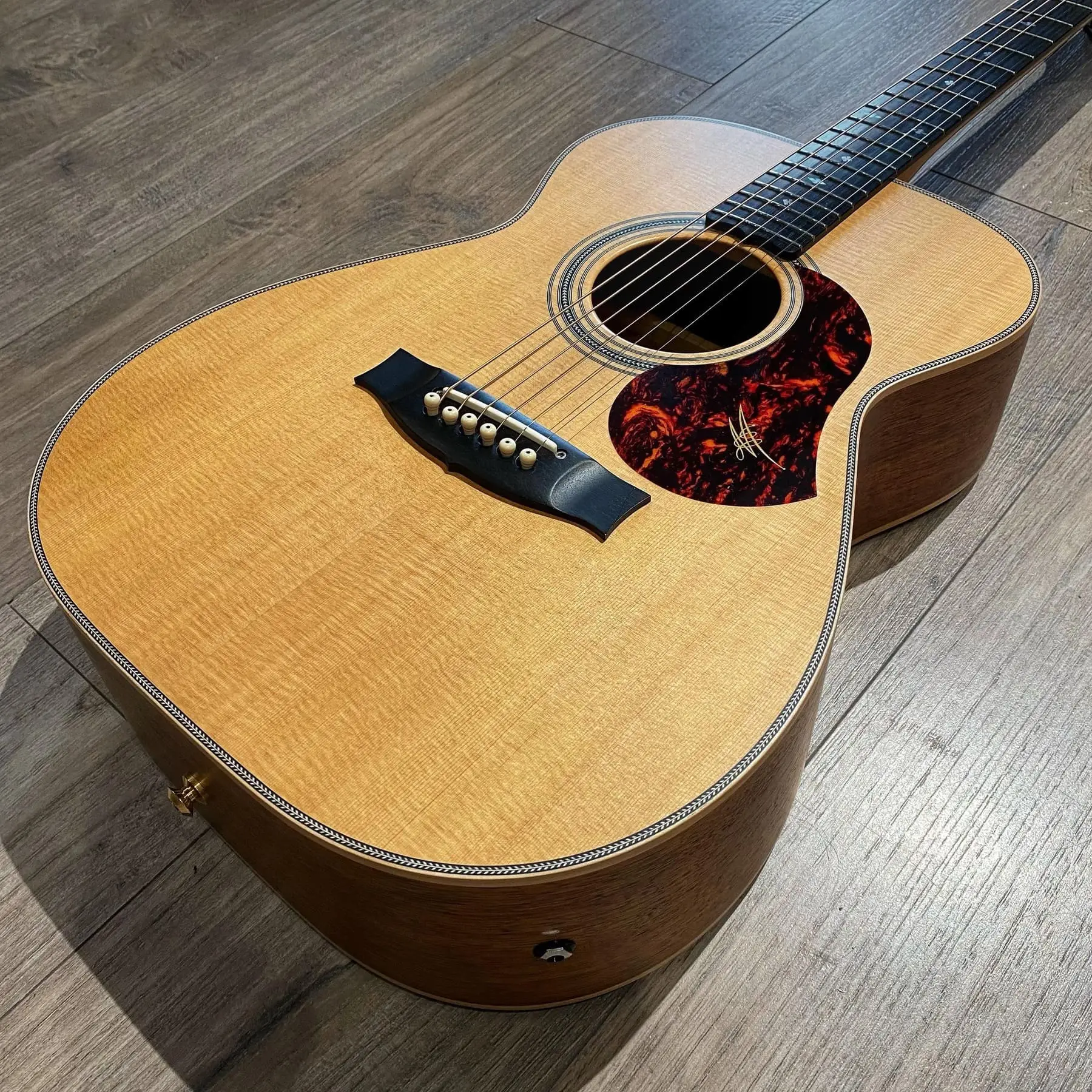 Maton EBG808A Artist w/case